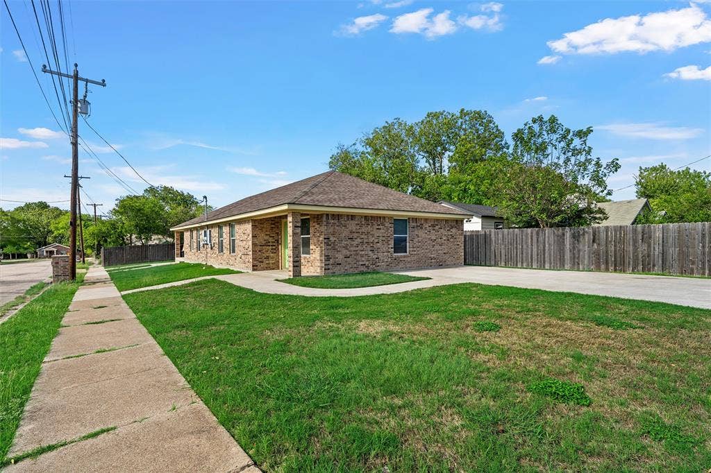2125 Burnett Avenue, Waco, TX 76706 2125 Burnett Avenue, Waco, TX 76706