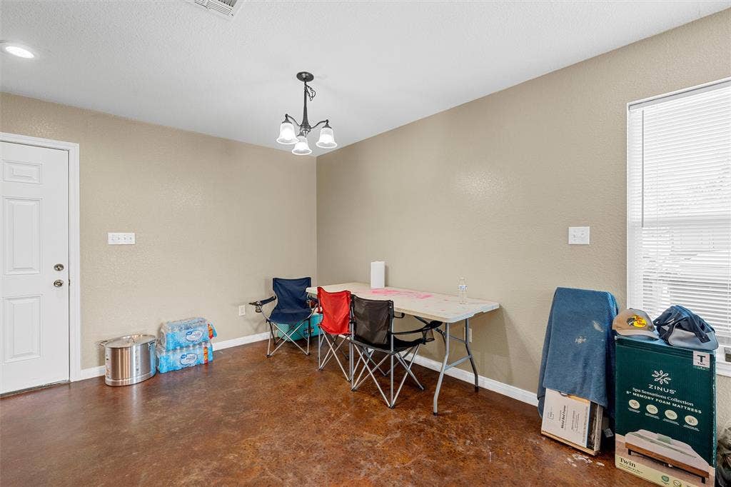 2125 Burnett Avenue, Waco, TX 76706 Unit B Stained concrete flooring, multi-arm overhead light fixture, and horizontal blind window treatments