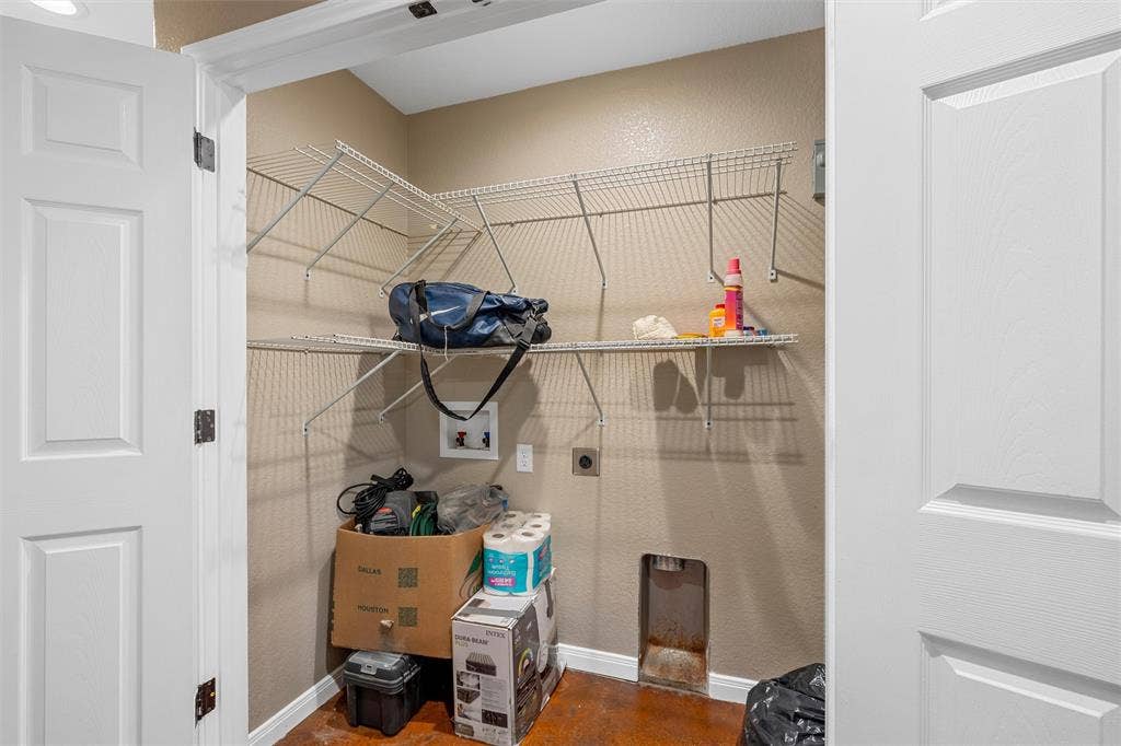 2125 Burnett Avenue, Waco, TX 76706 Unit B Laundry Area Hall