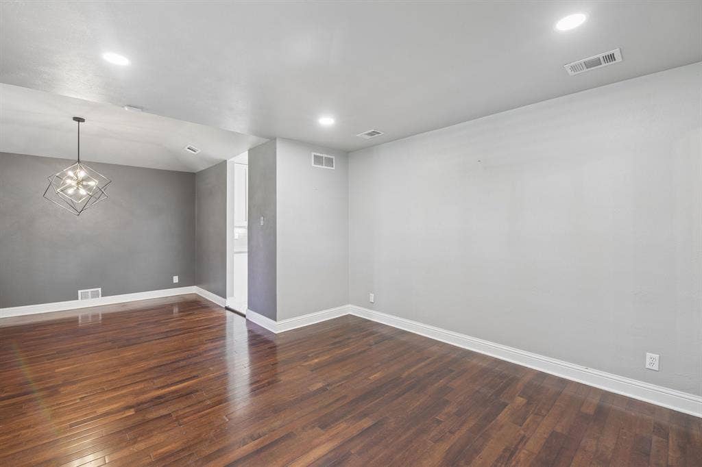 9935 Milltrail Drive, Dallas, TX 75238 Formal living/dining