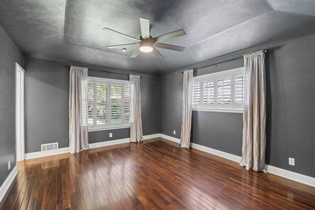 9935 Milltrail Drive, Dallas, TX 75238 with ensuite bathroom