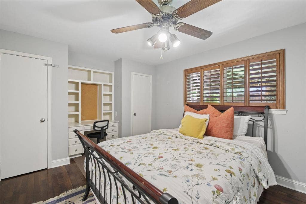 9935 Milltrail Drive, Dallas, TX 75238 Bedroom #4 with built-in desk split from other bedrooms