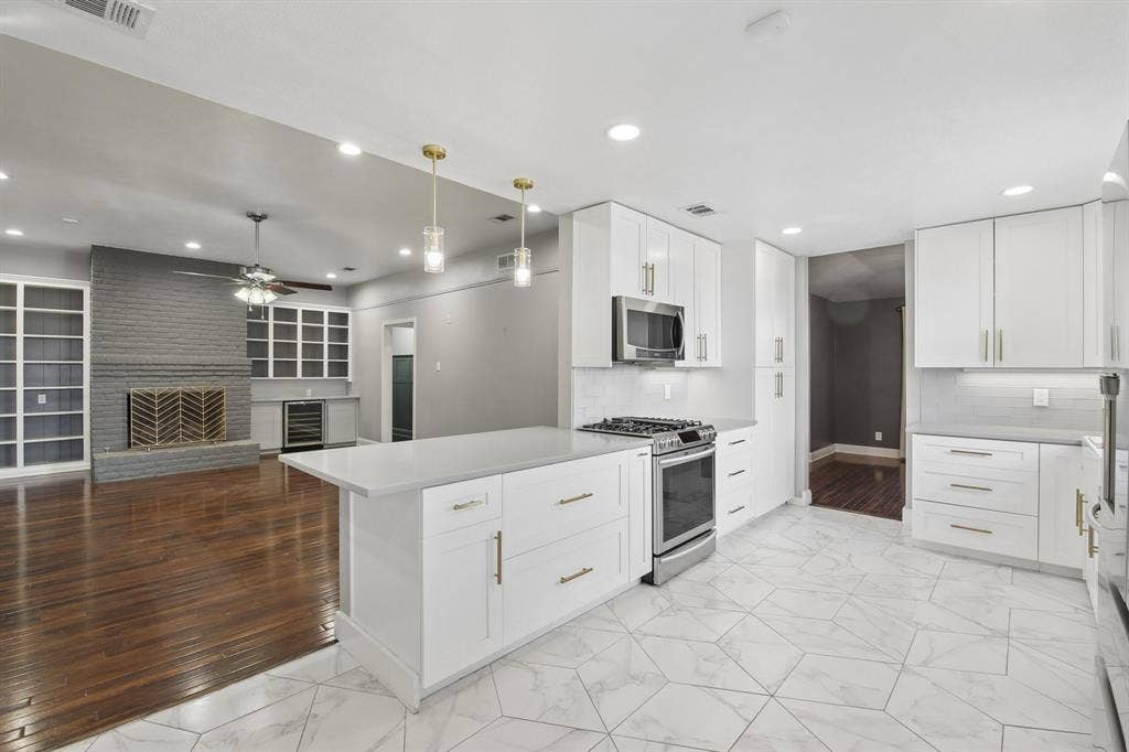9935 Milltrail Drive, Dallas, TX 75238 quartz countertops