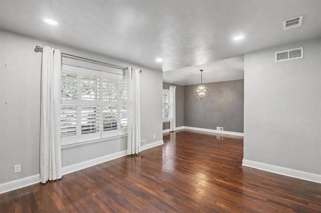 9935 Milltrail Drive, Dallas, TX 75238 9935 Milltrail Drive, Dallas, TX 75238