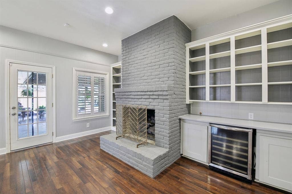 9935 Milltrail Drive, Dallas, TX 75238 Built-n wine refrigerator