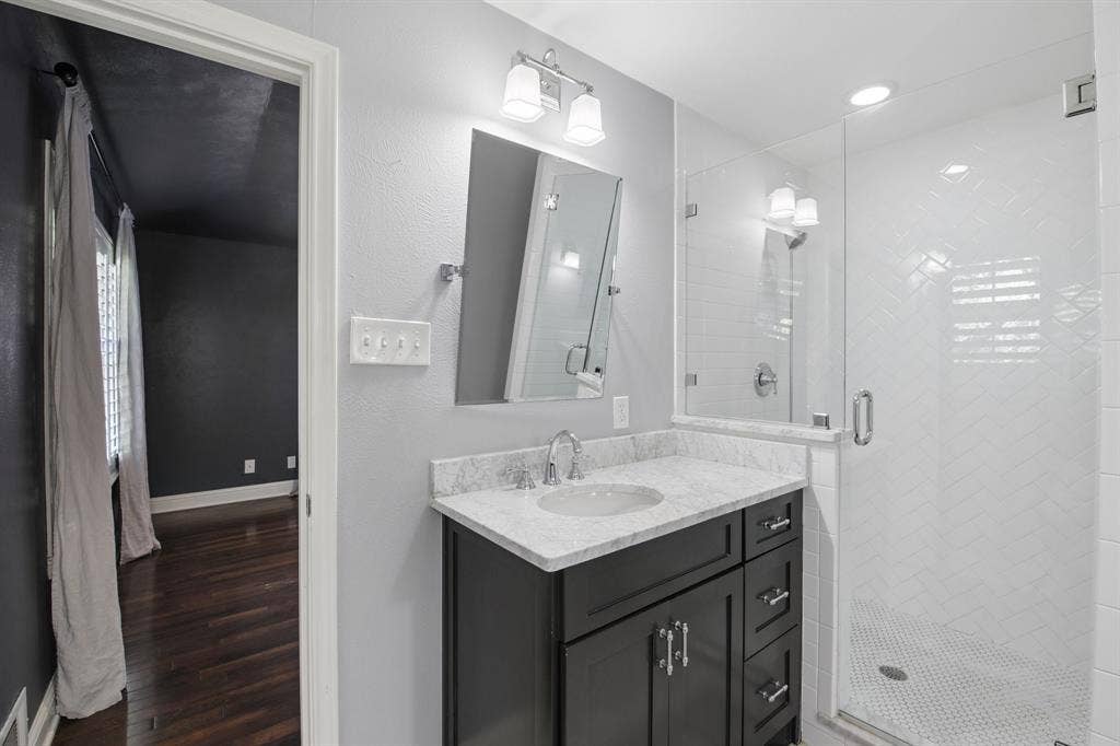 9935 Milltrail Drive, Dallas, TX 75238 Beautiful walk-in shower