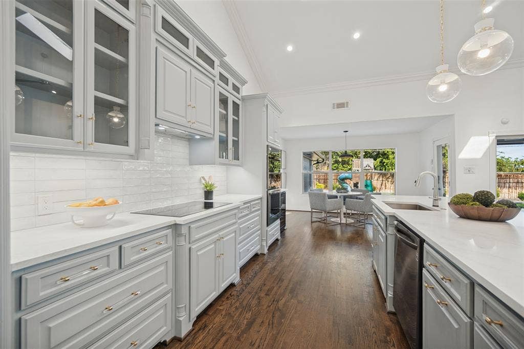 6609 Ridgeview Circle, Dallas, TX 75240
