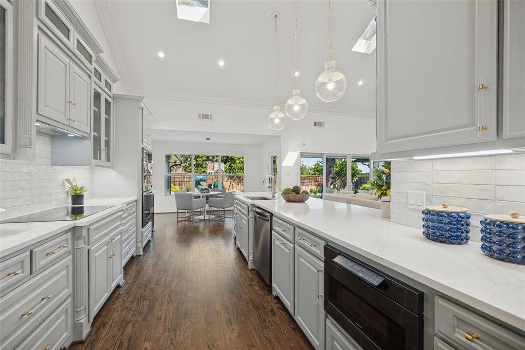 6609 Ridgeview Circle, Dallas, TX 75240