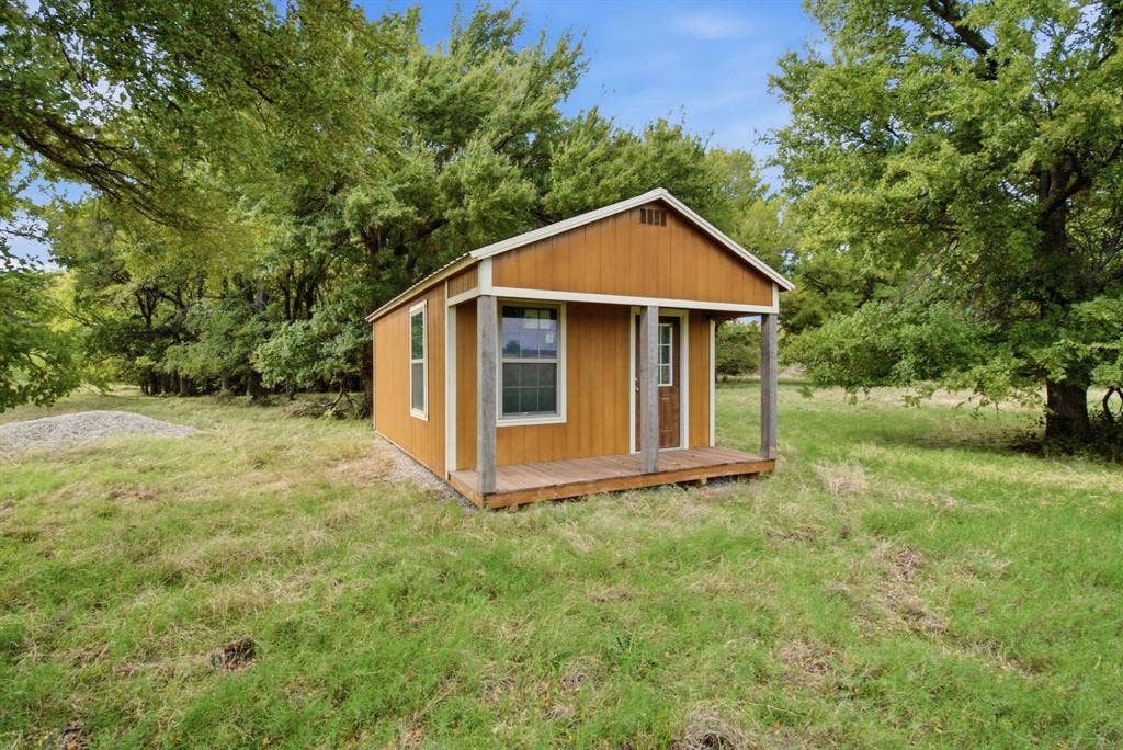 221 S Kinder Lane, Jacksboro, TX 76458 221 S Kinder Lane, Jacksboro, TX 76458
