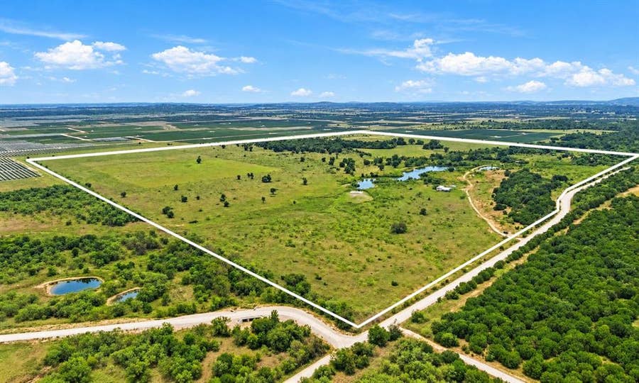 Property photo for 221 S Kinder Lane, Jacksboro, TX