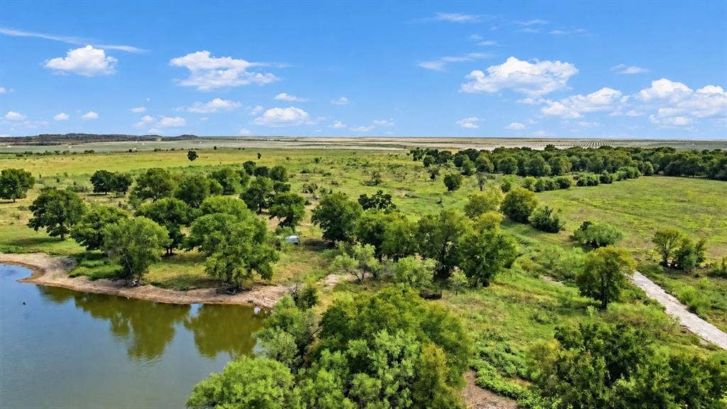 221 S Kinder Lane, Jacksboro, TX 76458 221 S Kinder Lane, Jacksboro, TX 76458