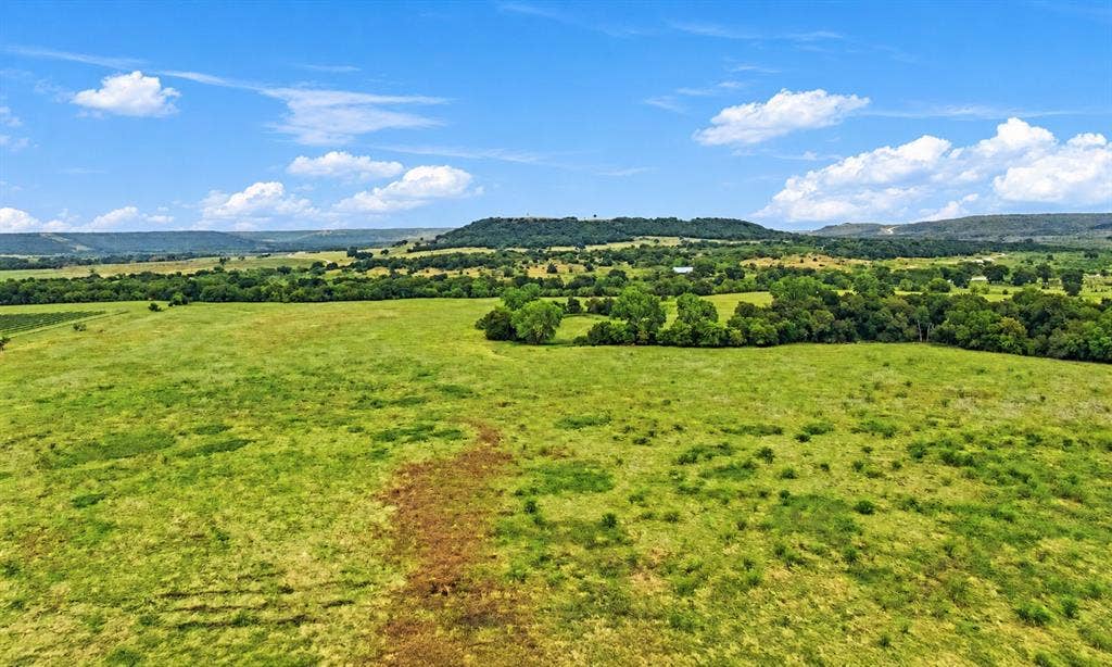 221 S Kinder Lane, Jacksboro, TX 76458 221 S Kinder Lane, Jacksboro, TX 76458