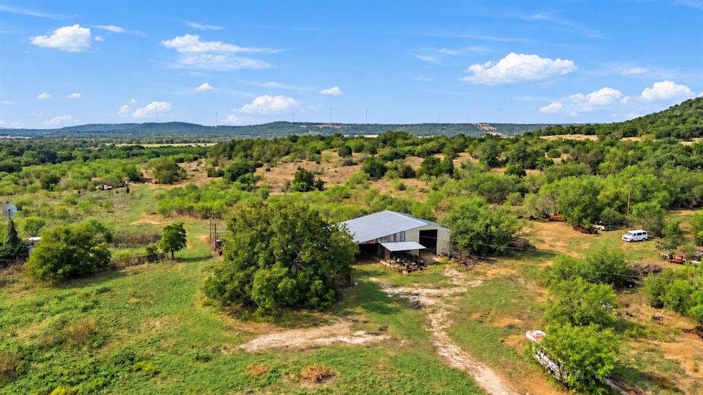 221 S Kinder Lane, Jacksboro, TX 76458 221 S Kinder Lane, Jacksboro, TX 76458