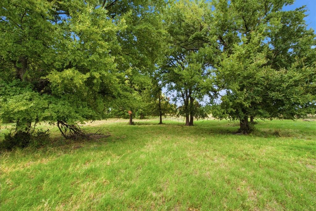 221 S Kinder Lane, Jacksboro, TX 76458 221 S Kinder Lane, Jacksboro, TX 76458