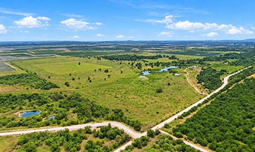 221 S Kinder Lane, Jacksboro, TX 76458 221 S Kinder Lane, Jacksboro, TX 76458