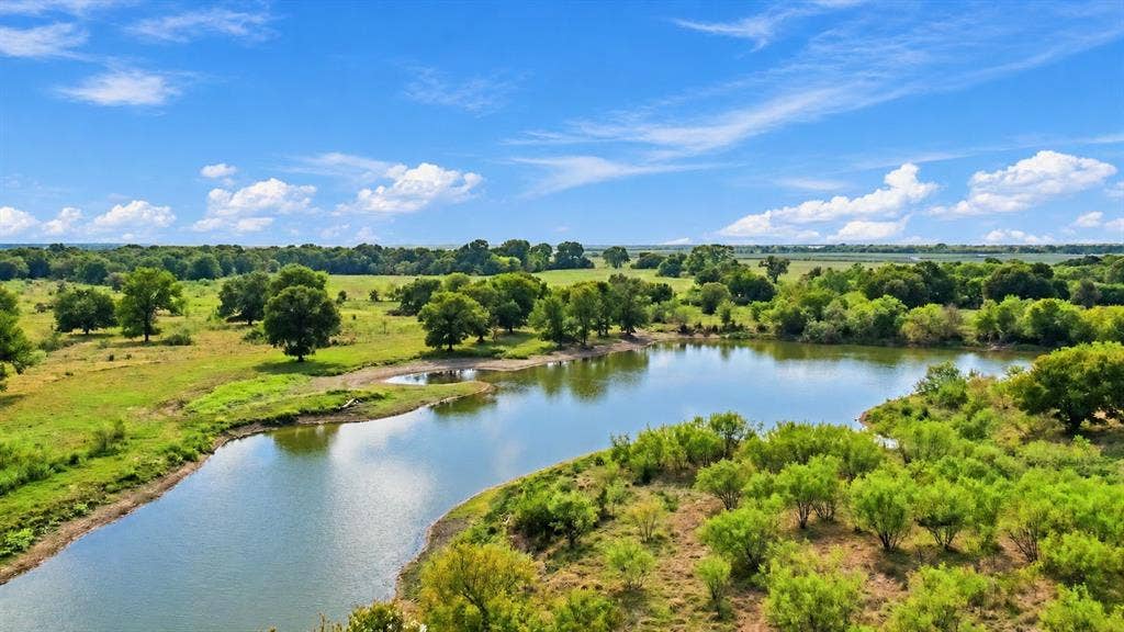 221 S Kinder Lane, Jacksboro, TX 76458 221 S Kinder Lane, Jacksboro, TX 76458