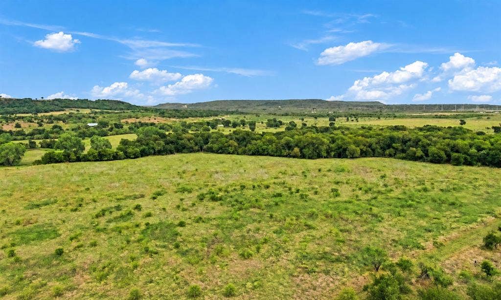 221 S Kinder Lane, Jacksboro, TX 76458 221 S Kinder Lane, Jacksboro, TX 76458