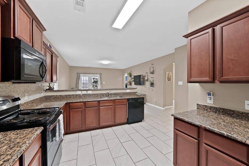 6148 Chalk Hollow Drive, Fort Worth, TX 76179