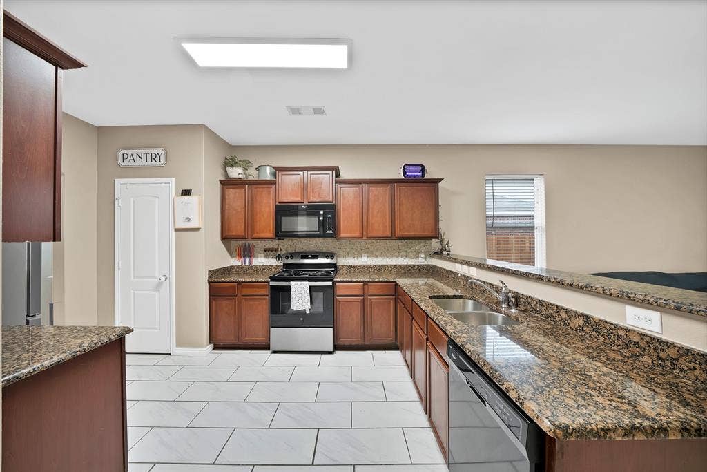 6148 Chalk Hollow Drive, Fort Worth, TX 76179