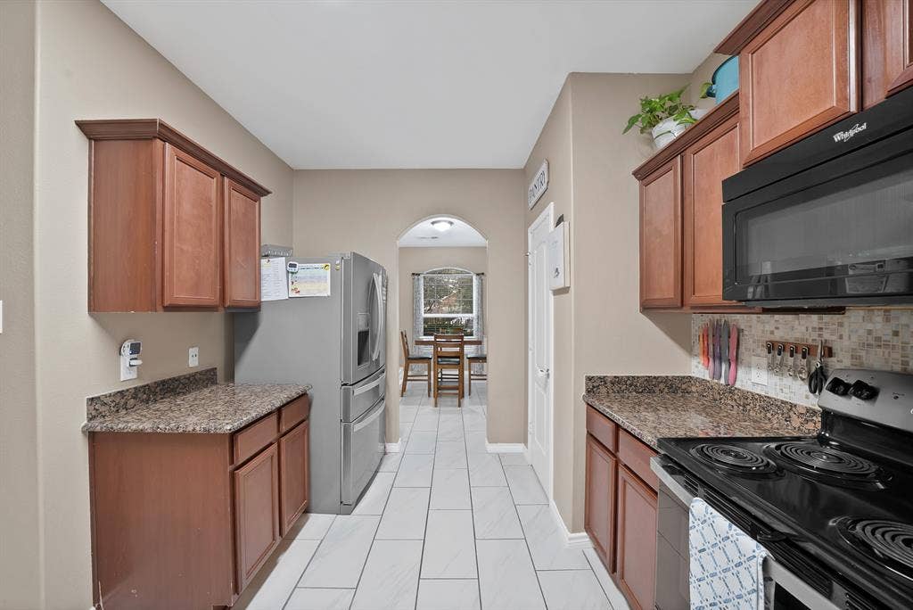 6148 Chalk Hollow Drive, Fort Worth, TX 76179