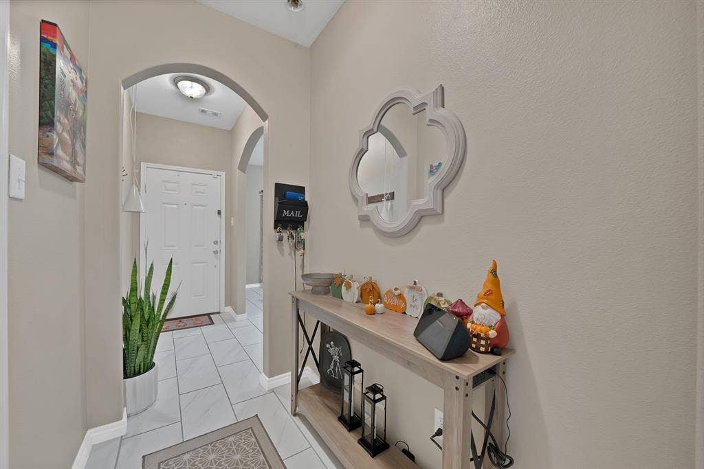 6148 Chalk Hollow Drive, Fort Worth, TX 76179