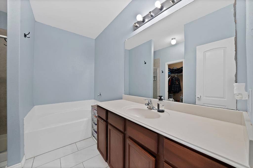 6148 Chalk Hollow Drive, Fort Worth, TX 76179