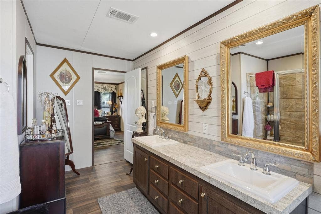 6200 S Lakeside Hills Court, Granbury, TX 76048