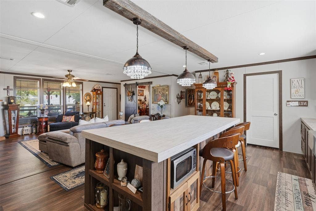 6200 S Lakeside Hills Court, Granbury, TX 76048