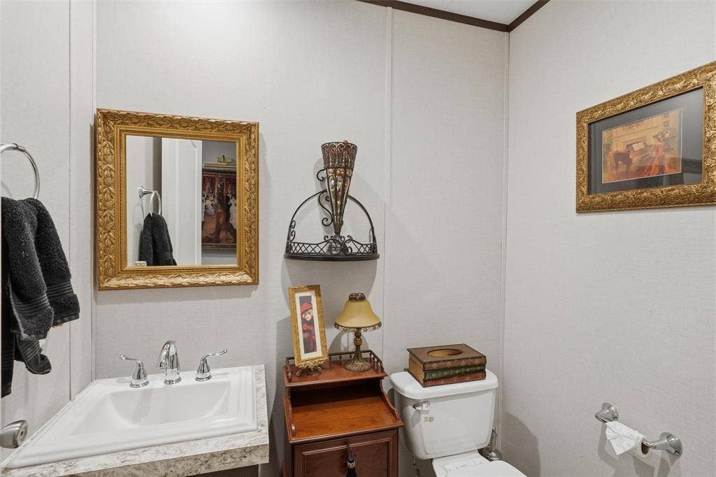 6200 S Lakeside Hills Court, Granbury, TX 76048