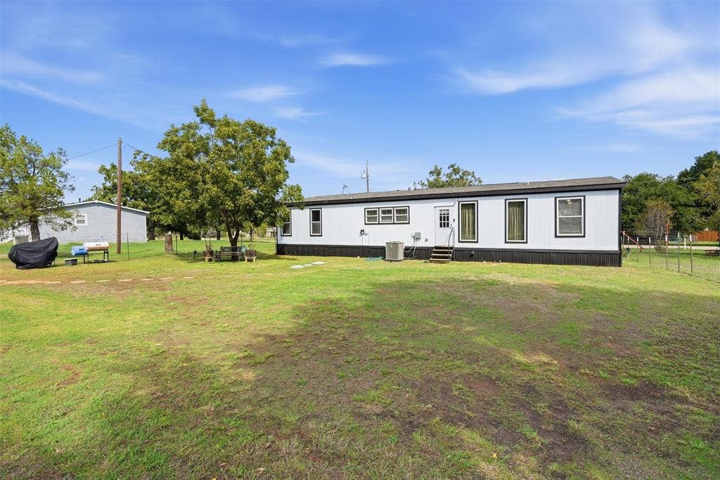 6200 S Lakeside Hills Court, Granbury, TX 76048