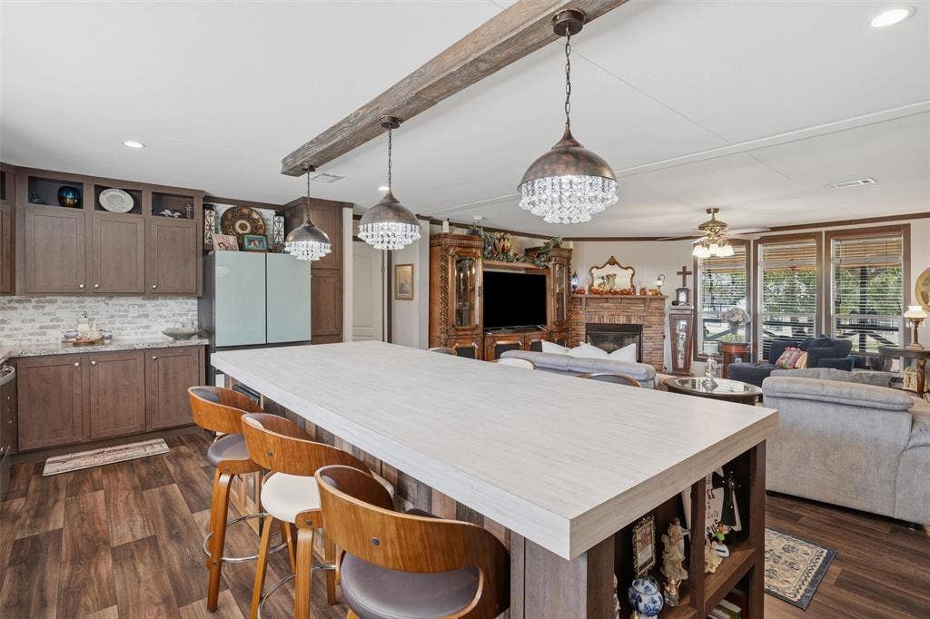 6200 S Lakeside Hills Court, Granbury, TX 76048