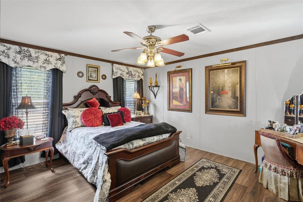 6200 S Lakeside Hills Court, Granbury, TX 76048