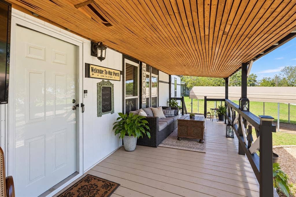 6200 S Lakeside Hills Court, Granbury, TX 76048