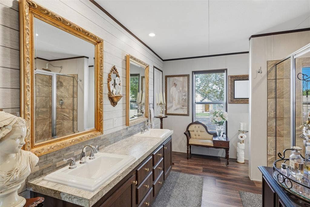 6200 S Lakeside Hills Court, Granbury, TX 76048