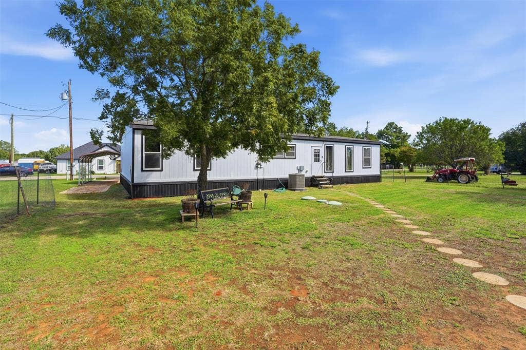 6200 S Lakeside Hills Court, Granbury, TX 76048
