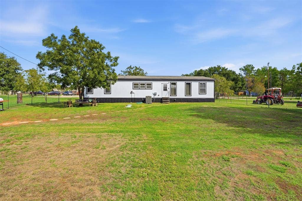 6200 S Lakeside Hills Court, Granbury, TX 76048
