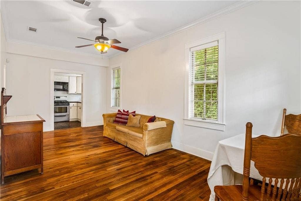 5936 Bryan Parkway, #B, Dallas, TX 75206 Wood-finish flooring, multi-pane windows with traditional casings, ceiling fan with integrated lighting, and crown molding