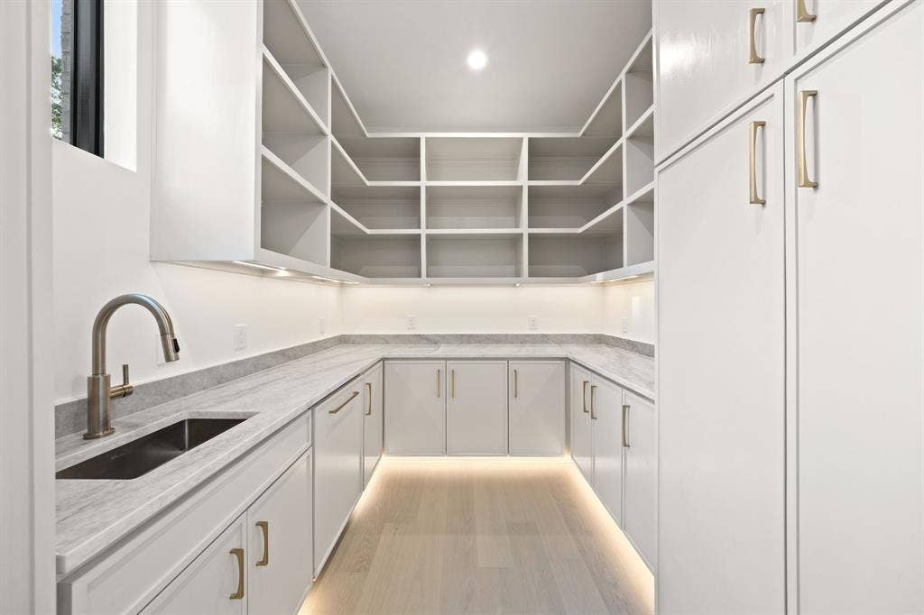 6475 Trammel Drive, Dallas, TX 75214 6475 Trammel Drive, Dallas, TX 75214