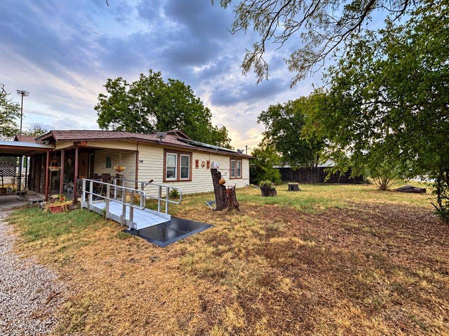 Property photo for 432 N Avenue A, Albany, TX