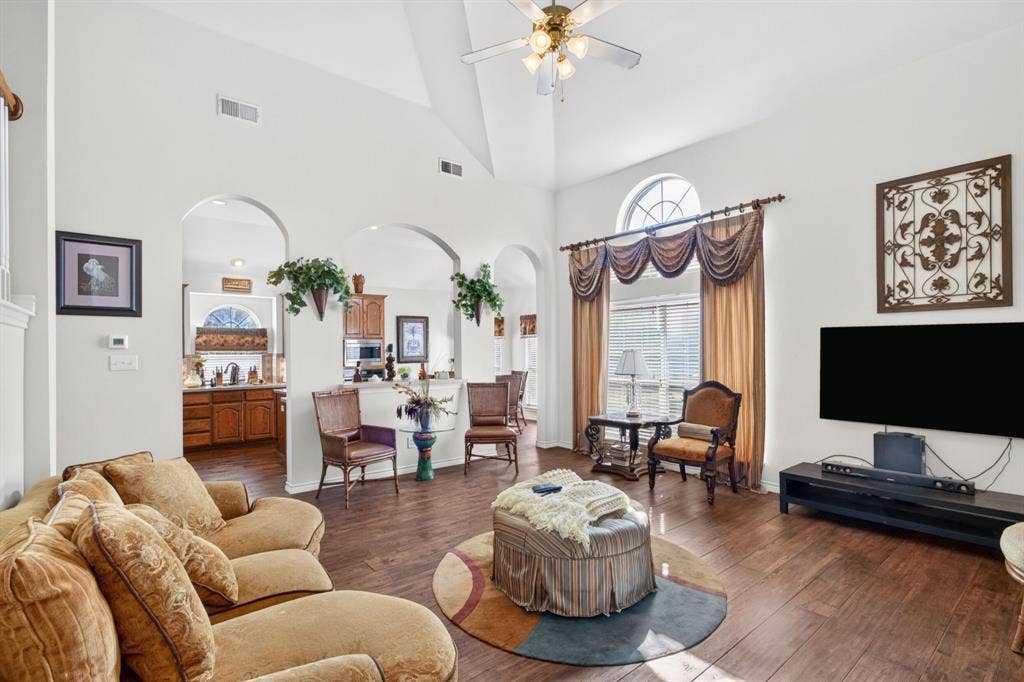 10657 Coach House Lane, Frisco, TX 75035 Spacious living area showing the connection to the formal rooms.