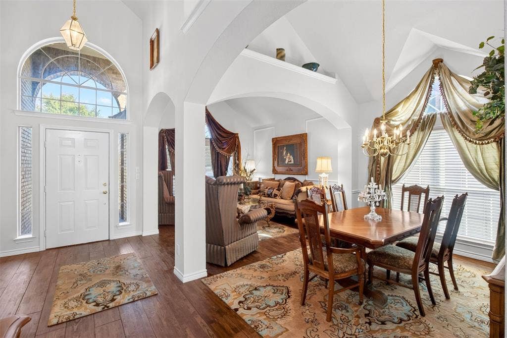 10657 Coach House Lane, Frisco, TX 75035 Formal living and dining spaces with high ceilings, architectural arches and large windows.