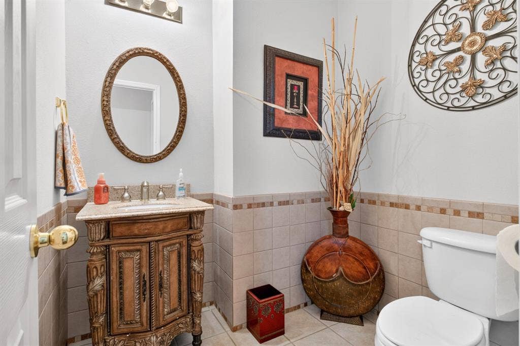 10657 Coach House Lane, Frisco, TX 75035 Half bathroom with a furniture-style vanity.