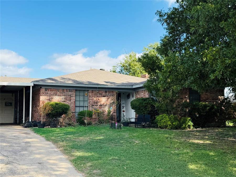 Property photo for 501 E Oak Street, Aledo, TX