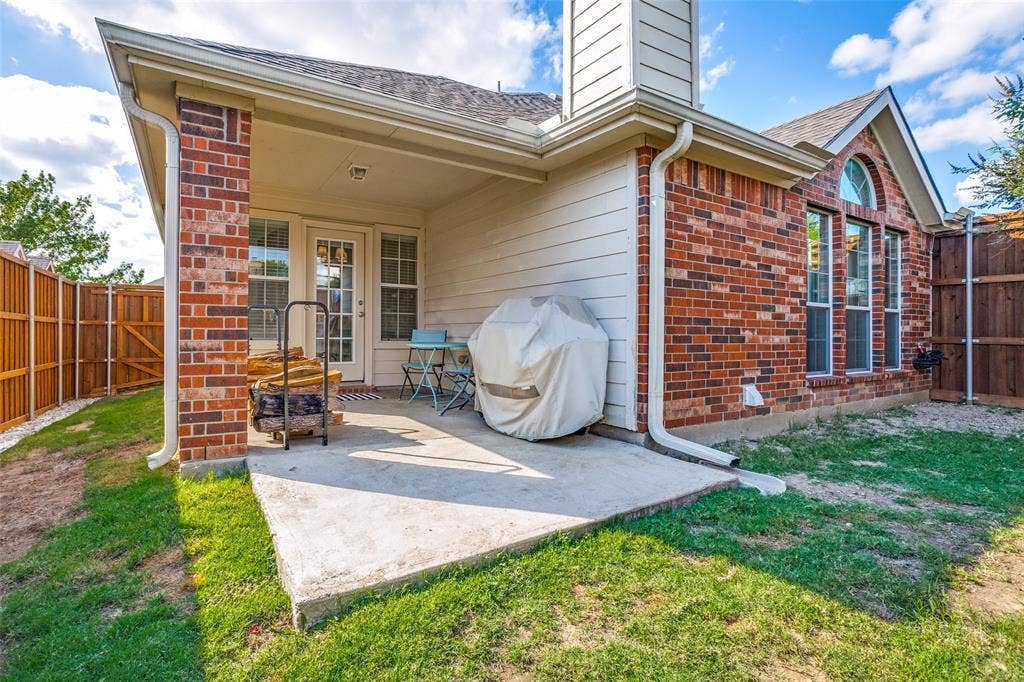 2106 Hollow Way, Garland, TX 75041