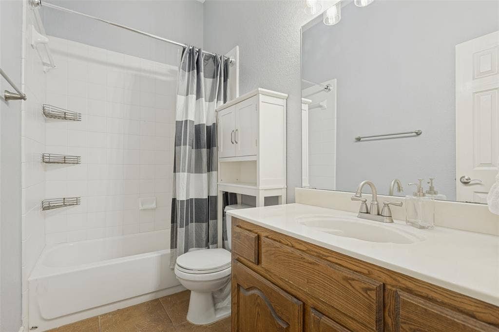2106 Hollow Way, Garland, TX 75041