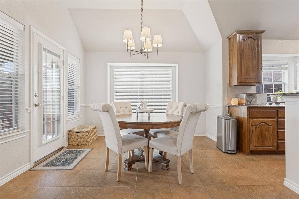 2106 Hollow Way, Garland, TX 75041