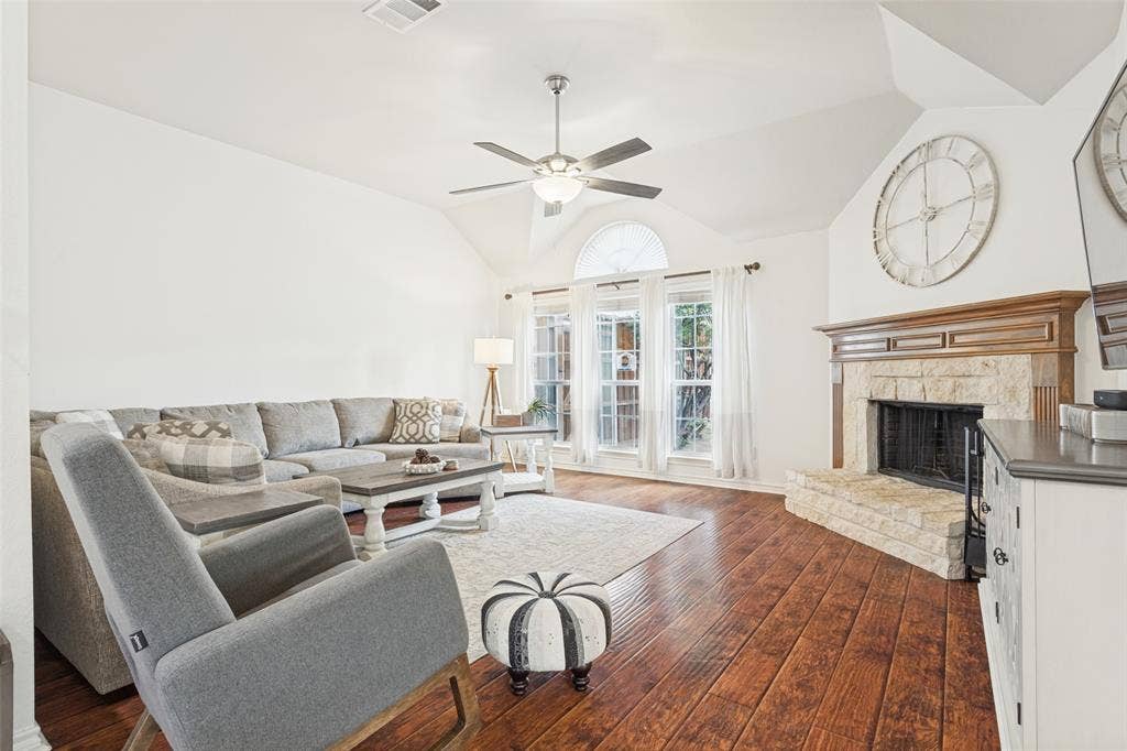2106 Hollow Way, Garland, TX 75041