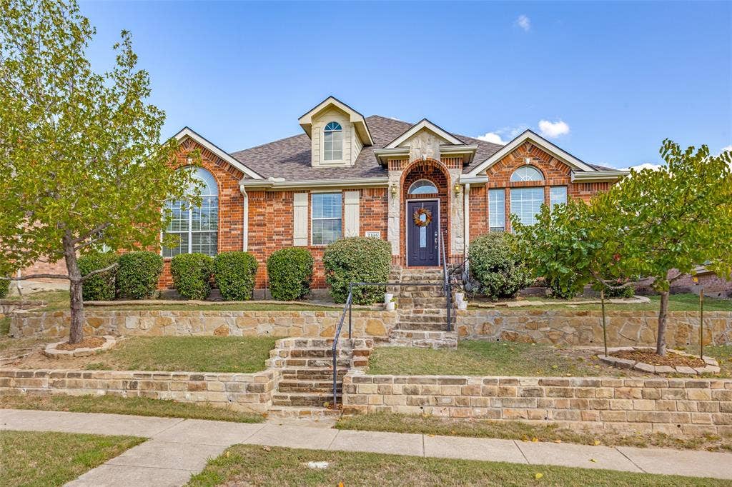 2106 Hollow Way, Garland, TX 75041