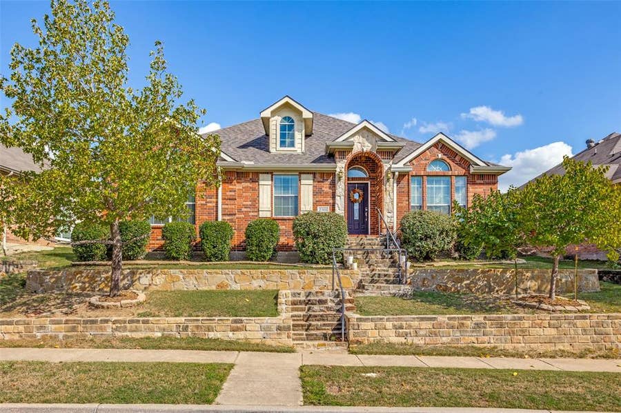 Property photo for 2106 Hollow Way, Garland, TX