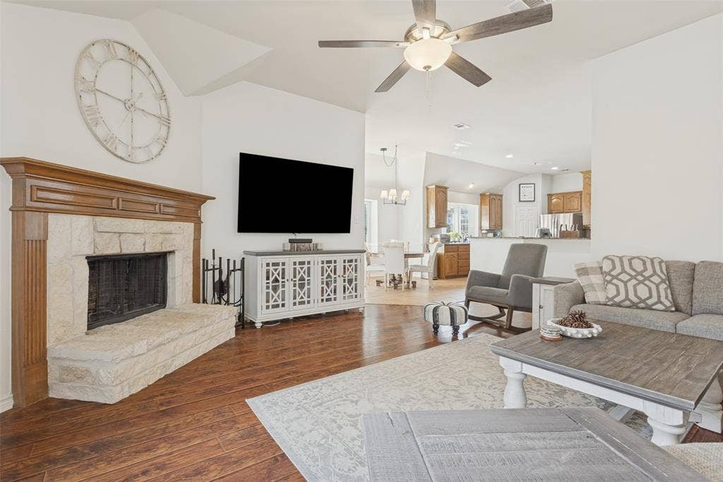 2106 Hollow Way, Garland, TX 75041